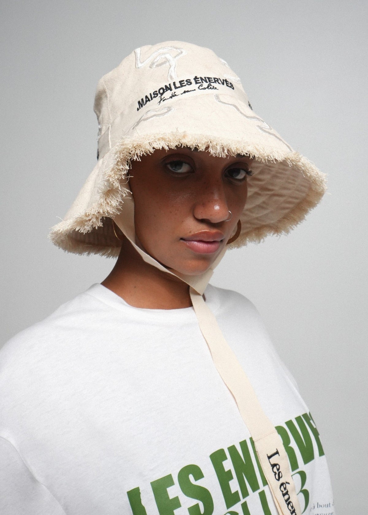 Bucket Hat Rude with raw edges and long straps - Maison Les Énervés